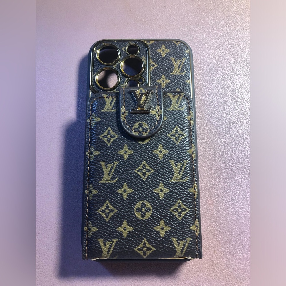 ✨New Brown Monogram I Phone 13 Pro Case ✨